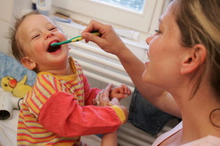 3歳までが重要！　母親から子どもへの「むし歯」感染と予防法 画像