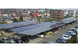 カーポート型の太陽光発電設備が販売開始に 画像
