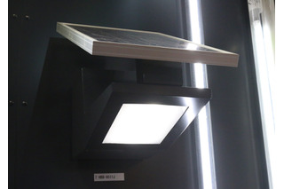 因幡電機製作所がLED防犯灯のラインナップを展示 画像