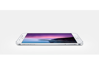 サムスン、Galaxyシリーズ最薄5.9mmの5.7型「Galaxy A8」発表 画像