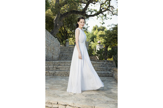 綾瀬はるか、純白ドレスをまとった花嫁姿に「今までにない、オトナな私」 画像