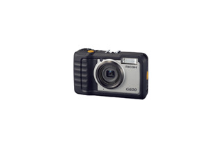 リコー、小型・軽量の防水/防塵デジタルカメラ 画像
