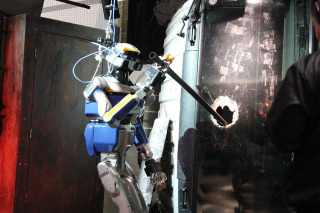 【国際ロボット展】障害物の除去も！災害対策用ヒューマノイドロボット 画像