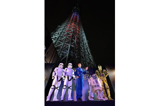 「スター・ウォーズ」本日公開！東京スカイツリーがライトセーバーに変身 画像