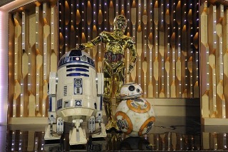 【NHK紅白】BB-８やR2-D2、C-3PO……紅白に「スター・ウォーズ」の人気ドロイド登場 画像