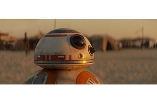 BB-8の”おねだり”が可愛すぎ！「スター・ウォーズ／フォースの覚醒」本編映像が解禁 画像