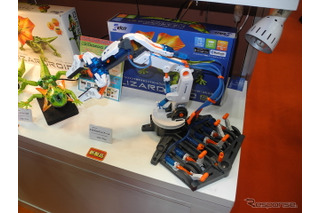 水圧で動くおもちゃロボットアームを4月に発売……ギフトショー 画像