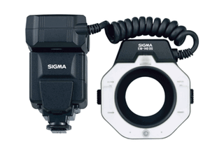 シグマ、各社デジタル一眼レフカメラ対応のマクロ用フラッシュ 画像