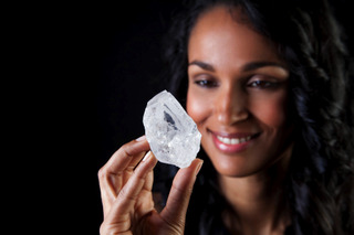 過去100年で最大のダイヤモンド原石、オークションに…75億円超か 画像