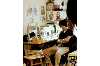 菅田将暉、美少女キャラに囲まれたちょっとオタクな仕事場 画像