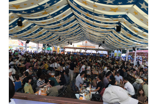 約13,000席が満席状態！札幌大通り公園に巨大なビアガーデンが出現！ 画像