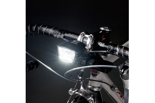 スマホも充電OK！280ルーメンの自転車用LEDライト 画像