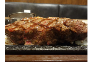分厚い！ステーキガスト、イチボ熟成肉ステーキを提供開始 画像