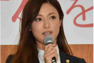 深田恭子、衝撃のおしん風ショットに反響続々！ 画像