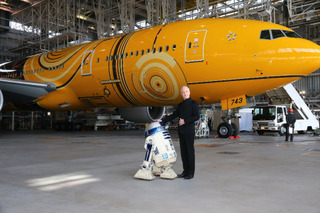 ANA、特別塗装機「C-3PO ANA JET」公開！アンソニー・ダニエルズも登場 画像