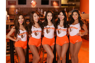 あの「HOOTERS」が東京湾に出現!?　ミス フーターズコンテストも開催 画像