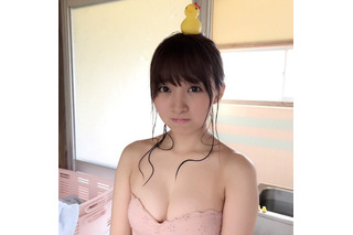 スパガ・渡邉幸愛、インスタの美バスト写真が話題に！「可愛くて色っぽい」 画像