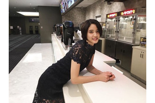 山崎紘菜、「彼女と映画デートなう」ショットを公開！「かわいい」のコメント多数 画像