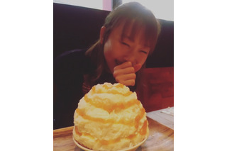 かき氷を食べる松井玲奈の幸せそうな笑顔に反響 画像
