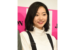 武田玲奈のスラリとした美脚に絶賛の声！グラビアカットを公開 画像