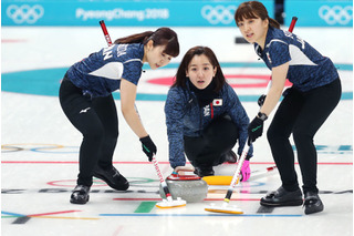 カーリング女子、韓国戦のおやつタイムはイチゴとお菓子 画像