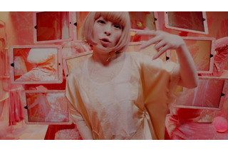 きゃりーの新曲「きみのみかた」、タブレット駆使したMV公開！ 画像