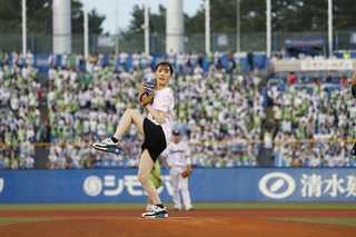 北香那、初挑戦の始球式でノーバウンド！ 画像