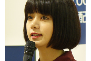 池田エライザ、生駒里奈を絶賛「肌つるっつるでかわいい」「泣けるくらい美しい」 画像