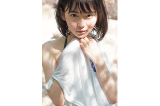 山田杏奈、ファースト写真集で瑞々しい水着姿を披露！ 画像