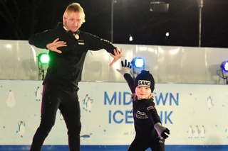 フィギュアスケート界の皇帝・プルシェンコが6歳の天才息子と驚異のパフォーマンス披露 画像