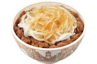 すき家、さっぱりとした味わい魅力の「和風オニサラ牛丼」発売 画像