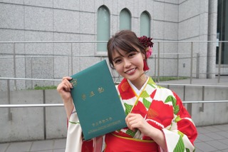 モッツァレラボディ・井口綾子、青山学院大学を卒業！振袖姿も披露 画像