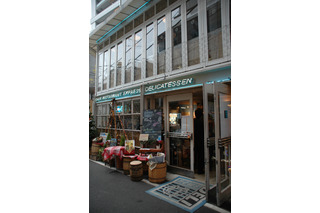 カフェレストラン「news DELI」がTEPCOひかりの体験スポットに。宮地真緒さんが一日店長 画像