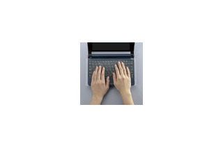 エレコム、実売1,050円のキーボードを汚れから守るキーボードカバー 画像