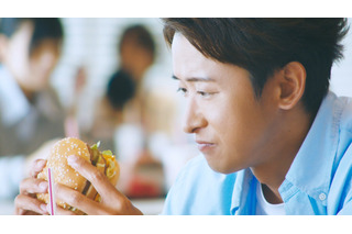 大野智、マック新CMに登場！ビッグマックを口いっぱいに頬張る 画像