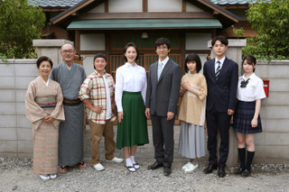 SPドラマ企画『磯野家の人々～20年後のサザエさん～』家族写真公開！“幻の8人目の家族”も 画像