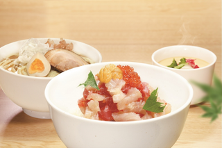 くら寿司、海鮮丼や天丼が500円で楽しめる「くらランチ」に麺類が付く新セット 画像