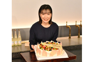 村川絵梨、サプライズの“日本酒バースデイケーキ”に歓喜 画像