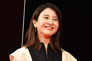 吉高由里子、突然のスキンシップで男性共演者をメロメロに… 画像