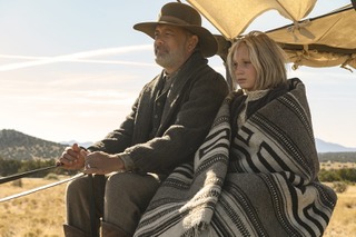 トム・ハンクスがヘレナ・ゼンゲルと旅へ......Netflix映画『この茫漠たる荒野で』場面写真解禁 画像