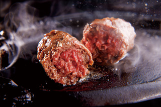 ブロンコビリー、新食感の「炭焼き 和牛ハンバーグ」発売 画像
