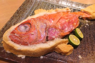 祝い事にピッタリ！イカセンターで高級ブランド魚「叉木の金目鯛」塩釜焼が発売 画像