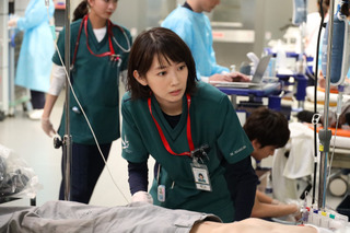 “月9”医療ドラマ『ナイト・ドクター』今夜スタート！沢村一樹、波瑠に重症患者の足切断を指示し...... 画像