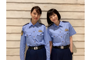 戸田恵梨香＆永野芽郁、警察官姿で寄り添うオフショット解禁！新ドラマ『ハコヅメ』 画像