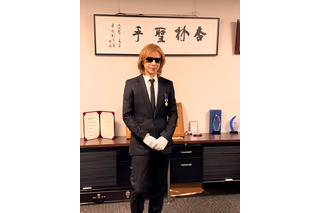 YOSHIKI、半年以上経過して紺綬褒章受章式！「自分にできる支援を続けていきたい」 画像