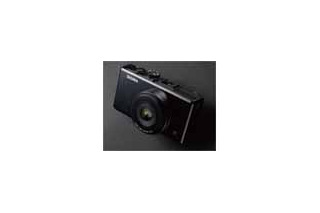 シグマ、デジタル一眼レフのセンサーを搭載するコンパクトデジタルカメラ「DP2」の発売日を決定 画像
