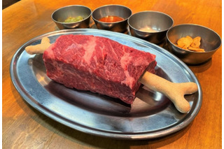 インパクト抜群の“マンガ肉”がGW限定で1.5倍に増量！大阪焼肉・ホルモン ふたご 画像