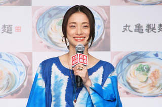 上戸彩、丸亀製麺の“出遅れファン”！「子どもを2人連れて、家族で通っています！」 画像