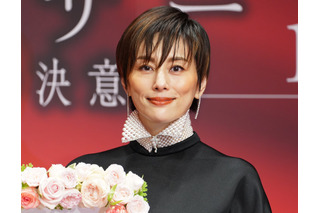 米倉涼子、総額1億円のジュエリーを身に着け登場……20歳の頃を振り返る 画像