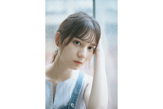 日向坂46・小坂菜緒、復帰後初ソロ表紙！ハタチ迎える直前にグラビア撮！ 画像